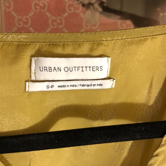 Urban Outfitters olive green cropped blouse - Picture 3 of 4